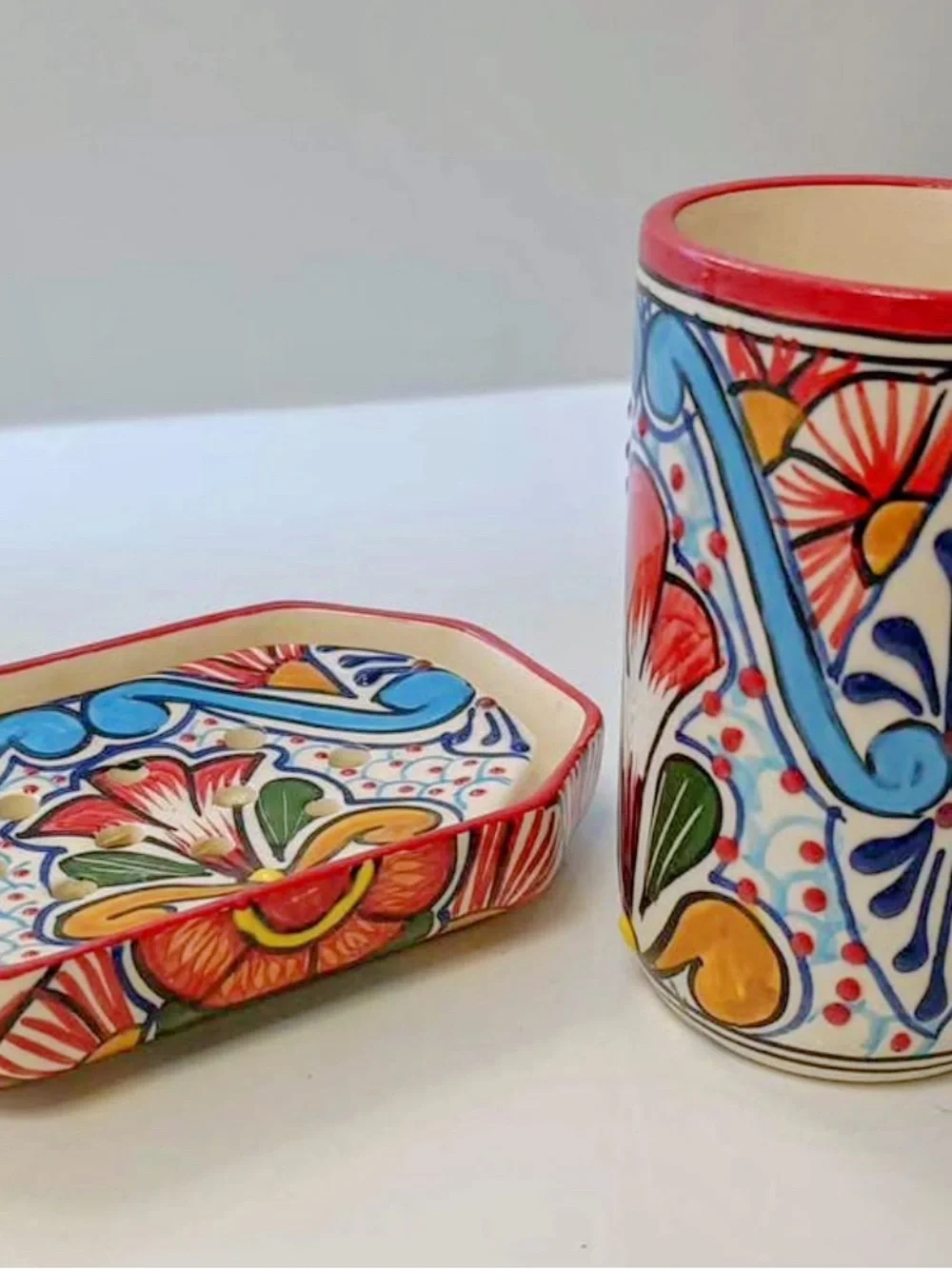 Figure Surtida Hand-Painted Floral Ceramic Tumbler and Soap Dish Set